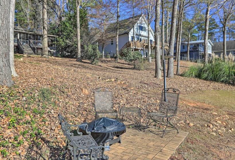 Pet Friendly Lake Sinclair Home W/ Boat Dock!