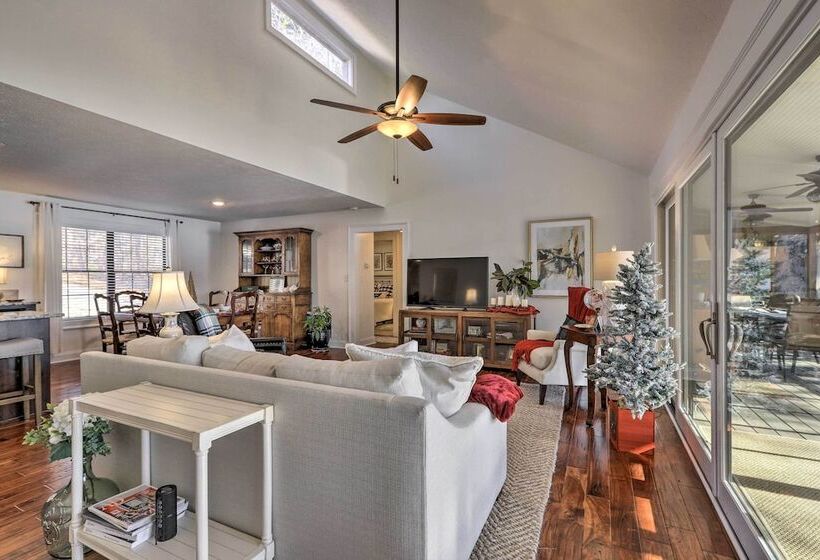 Pet Friendly Lake Sinclair Home W/ Boat Dock!