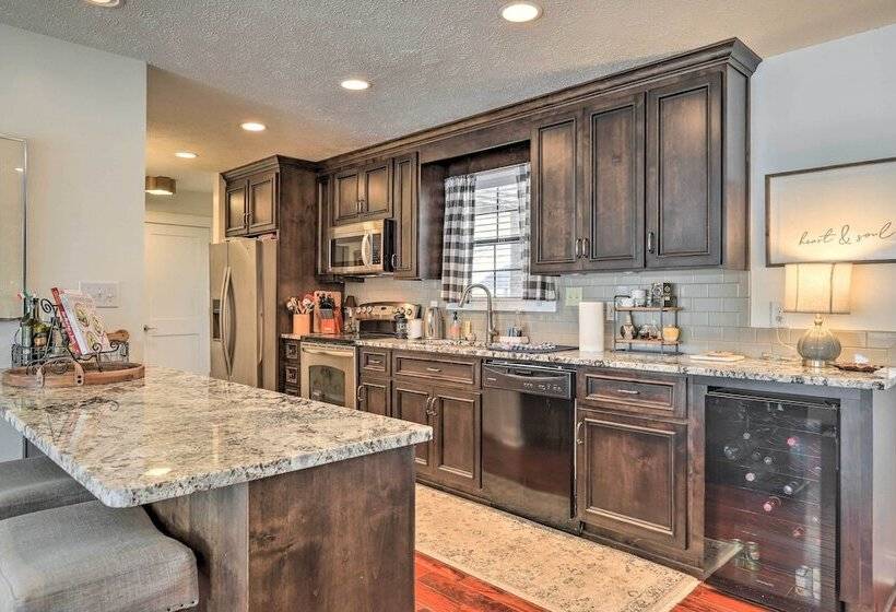 Pet Friendly Lake Sinclair Home W/ Boat Dock!