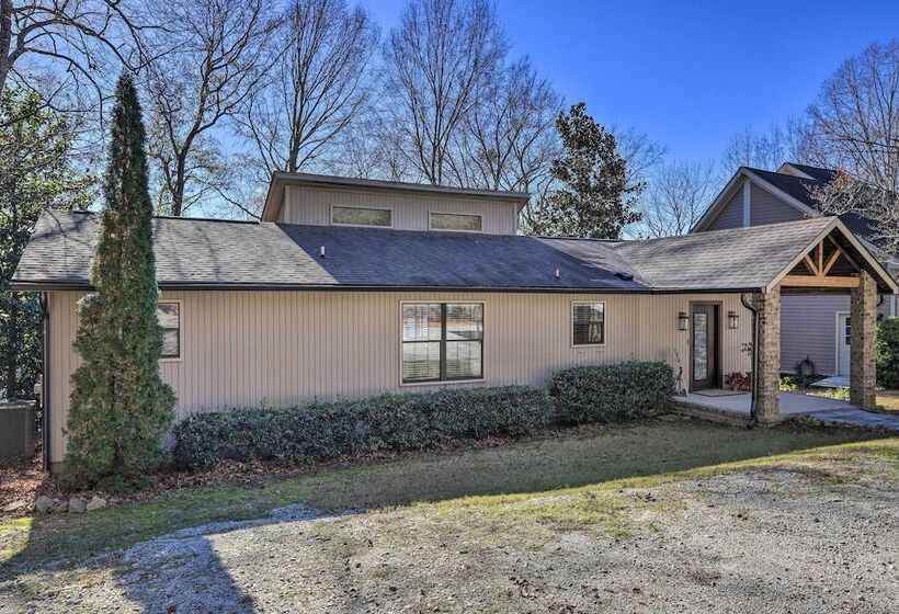 Pet Friendly Lake Sinclair Home W/ Boat Dock!