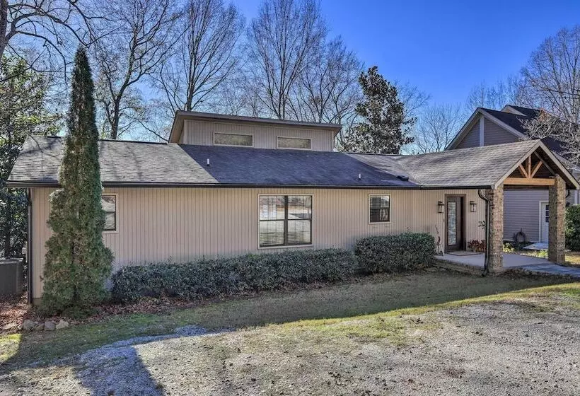 Pet Friendly Lake Sinclair Home W/ Boat Dock!