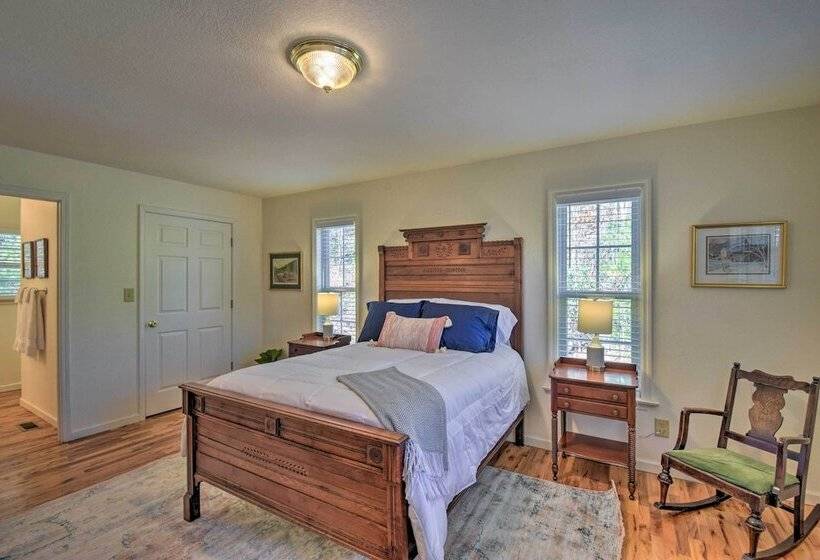 Pet Friendly Mountain Cabin W/ Ramp Access!