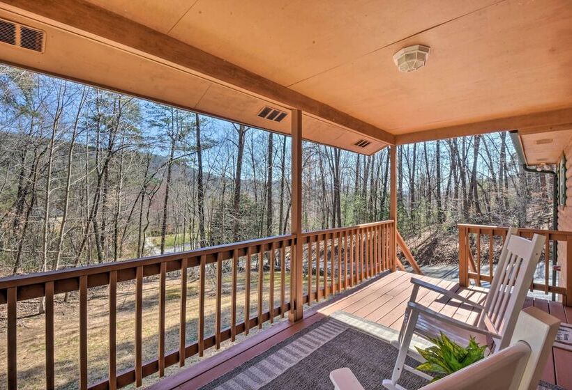 Pet Friendly Mountain Cabin W/ Ramp Access!