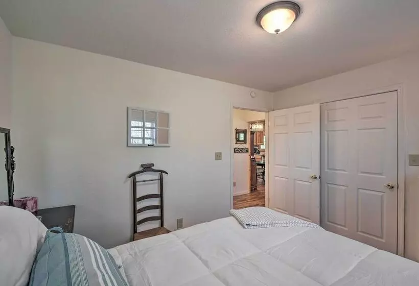 Pet Friendly Mountain Cabin W/ Ramp Access!