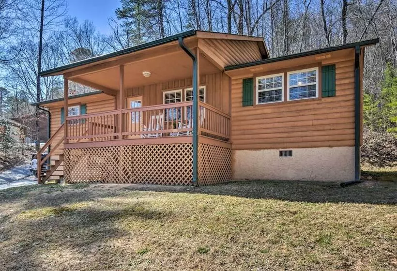 Pet Friendly Mountain Cabin W/ Ramp Access!