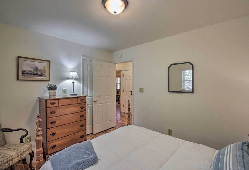 Pet Friendly Mountain Cabin W/ Ramp Access!