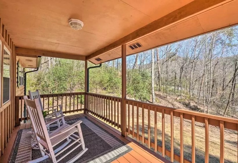 Pet Friendly Mountain Cabin W/ Ramp Access!