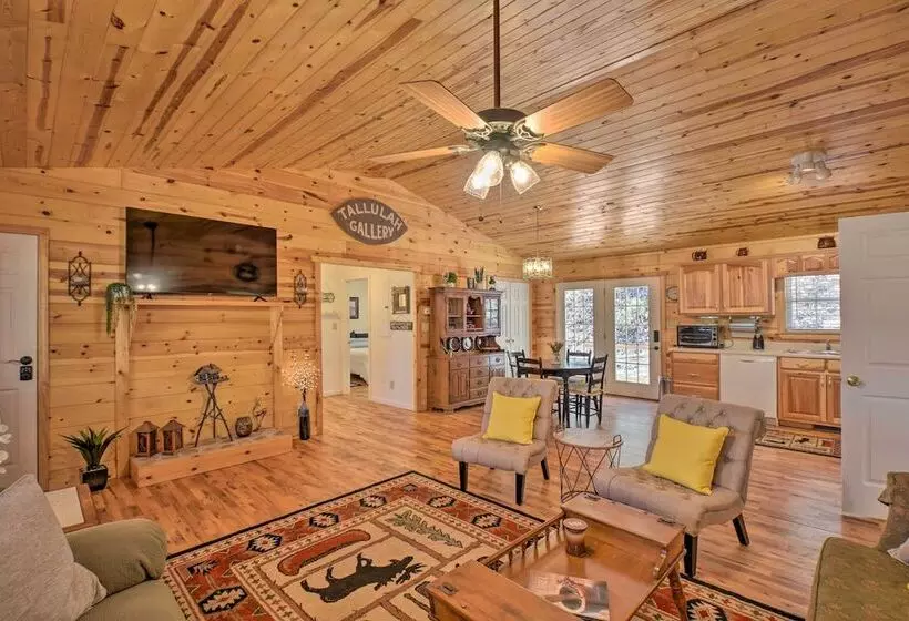 Pet Friendly Mountain Cabin W/ Ramp Access!