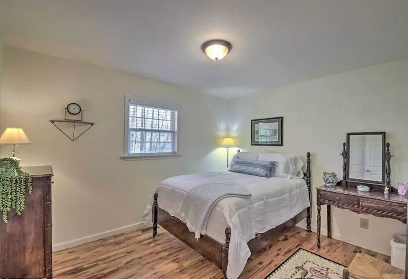 Pet Friendly Mountain Cabin W/ Ramp Access!