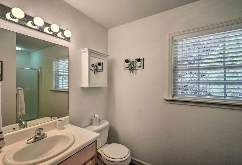 Pet Friendly Mountain Cabin W/ Ramp Access!