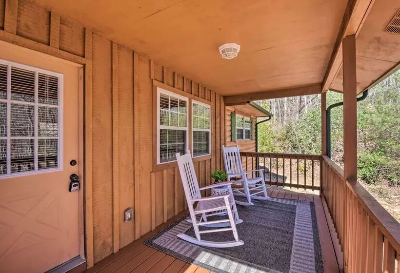 Pet Friendly Mountain Cabin W/ Ramp Access!