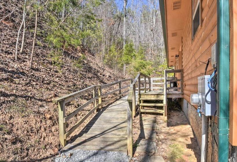 Pet Friendly Mountain Cabin W/ Ramp Access!