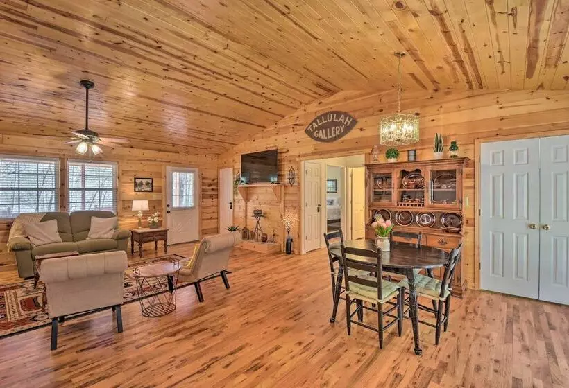 Pet Friendly Mountain Cabin W/ Ramp Access!