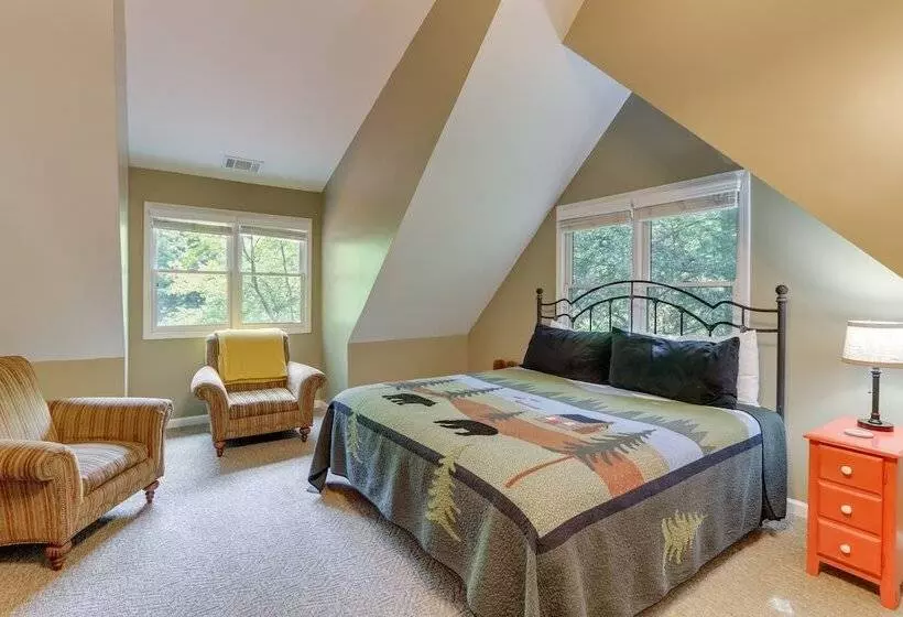 Private Cartecay River Home W/ Hot Tub & Game Room