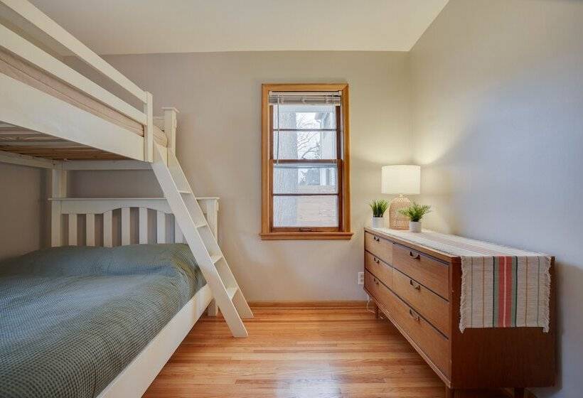 Quaint Duplex Home ~ 4 Mi To Downtown Minneapolis