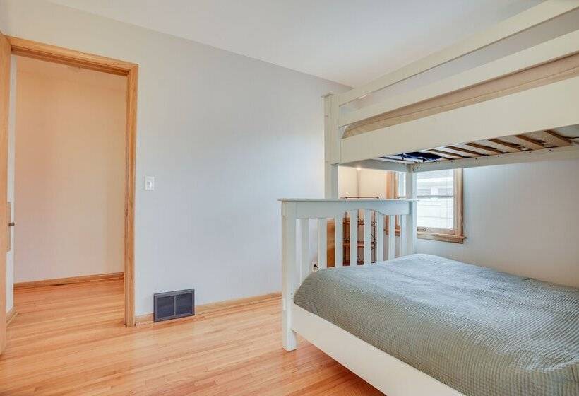 Quaint Duplex Home ~ 4 Mi To Downtown Minneapolis