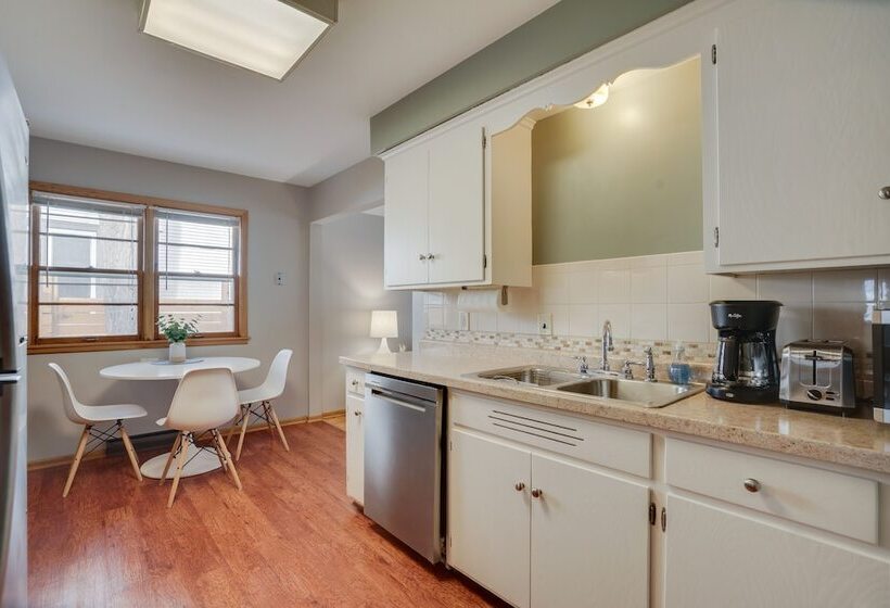 Quaint Duplex Home ~ 4 Mi To Downtown Minneapolis