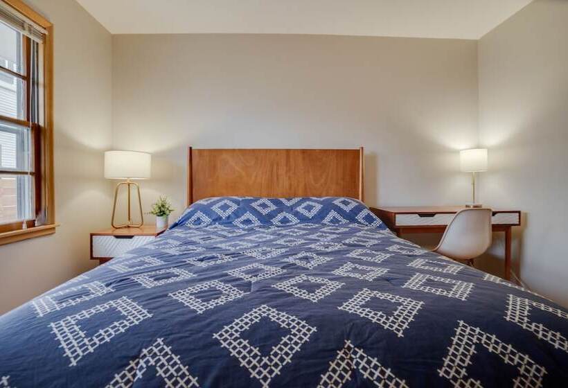 Quaint Duplex Home ~ 4 Mi To Downtown Minneapolis