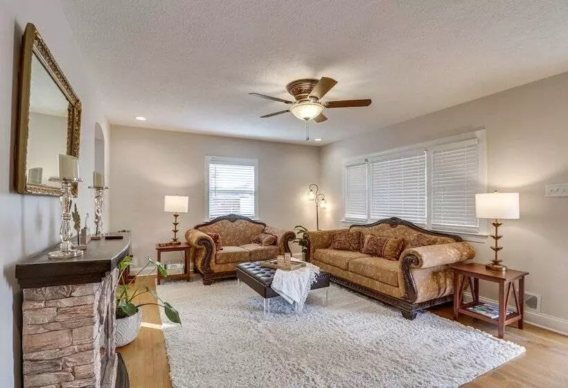 Quaint Edinburg Home Near Seven Bends State Park!