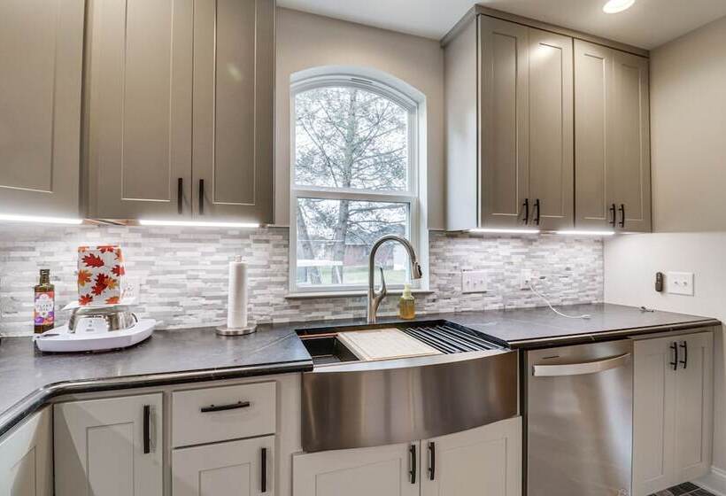 Quaint Edinburg Home Near Seven Bends State Park!