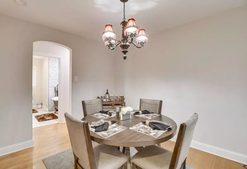 Quaint Edinburg Home Near Seven Bends State Park!