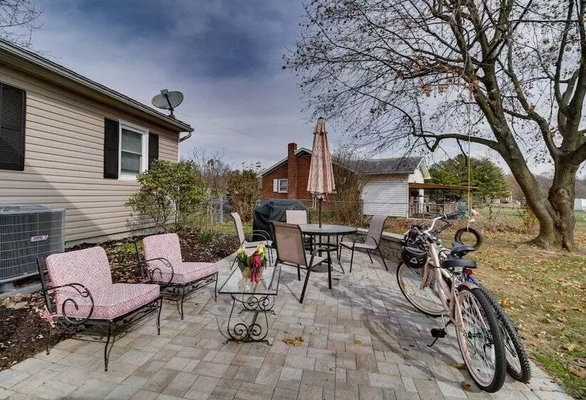 Quaint Edinburg Home Near Seven Bends State Park!