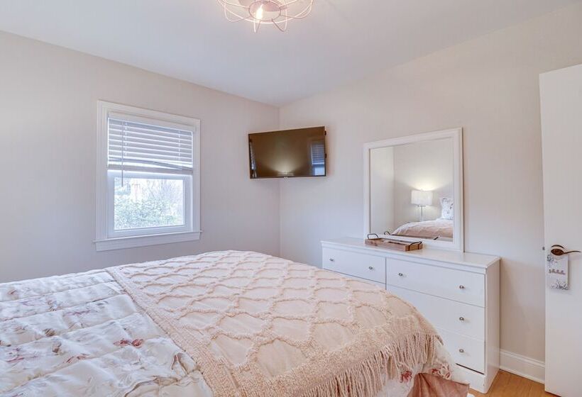 Quaint Edinburg Home Near Seven Bends State Park!