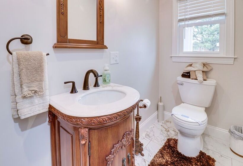 Quaint Edinburg Home Near Seven Bends State Park!