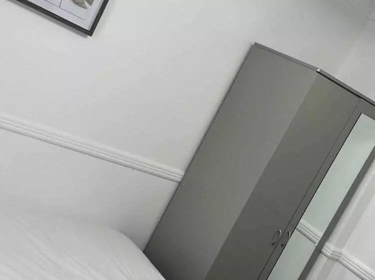 Residenssi Beautiful 4 Bed House In Billericay
