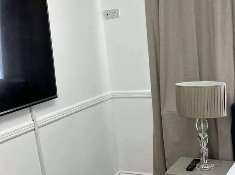 Residenssi Beautiful 4 Bed House In Billericay