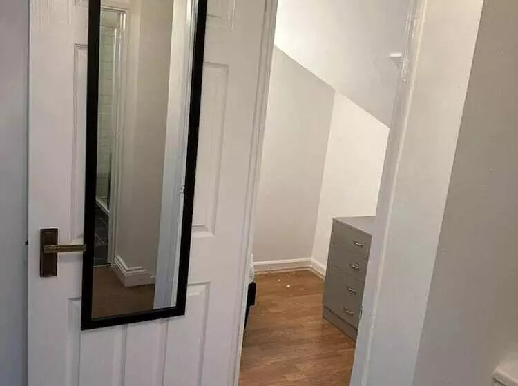 Residenssi Beautiful 4 Bed House In Billericay