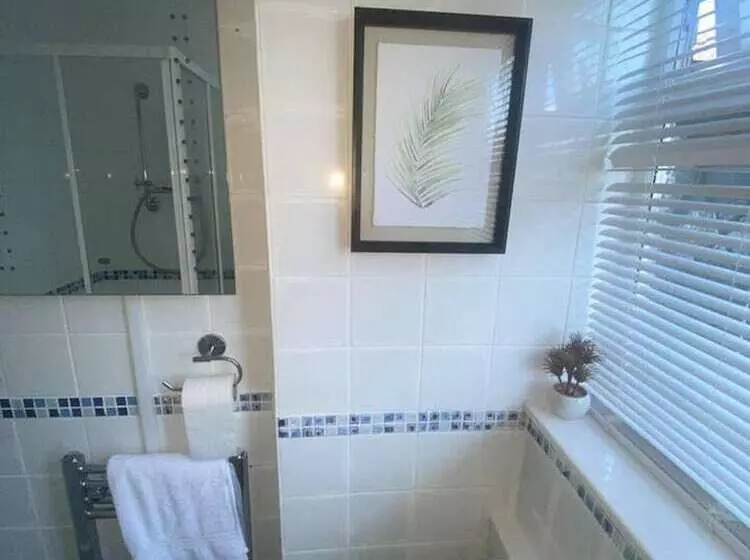 Residenssi Beautiful 4 Bed House In Billericay