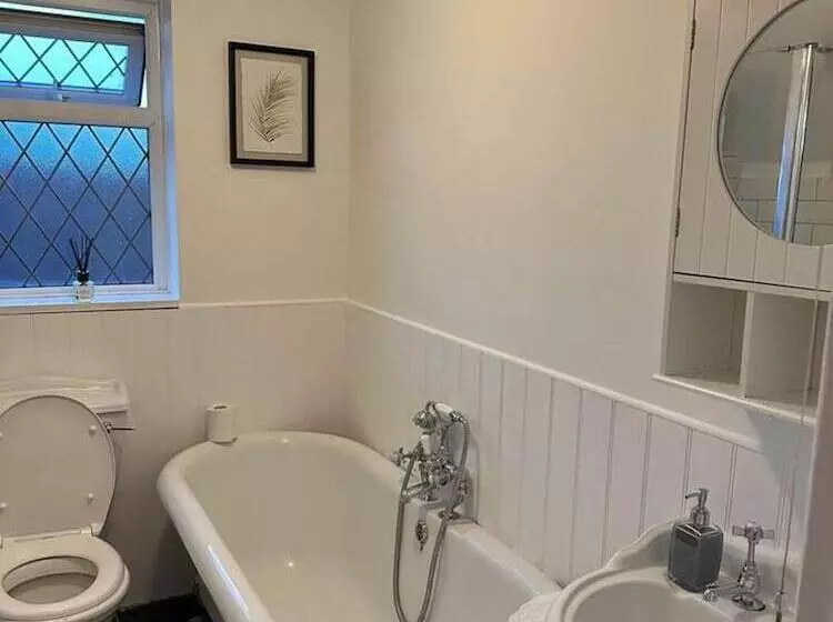 Residenssi Beautiful 4 Bed House In Billericay