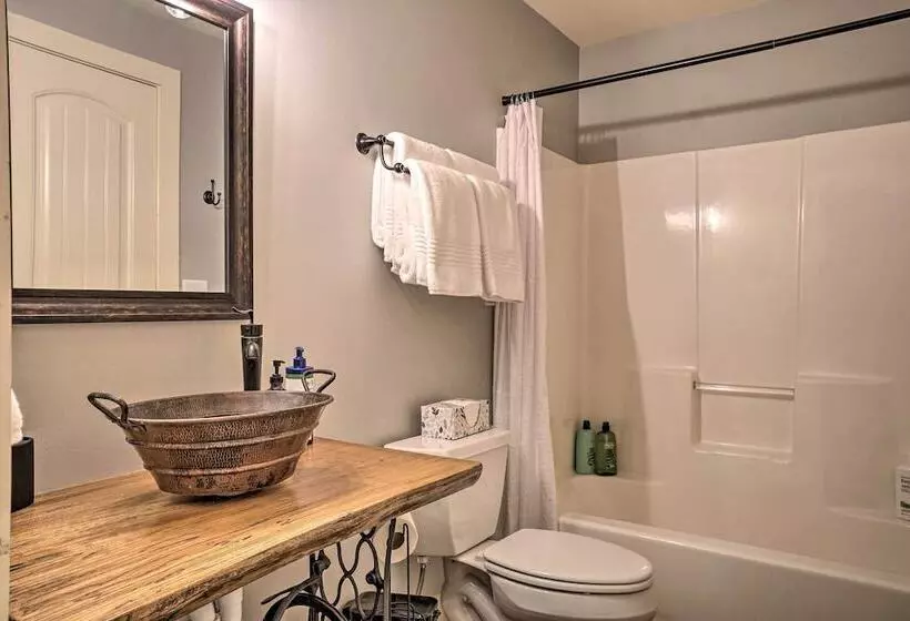 Riverfront Tallulah Falls Cabin W/ Hot Tub!