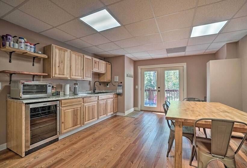 Riverfront Tallulah Falls Cabin W/ Hot Tub!