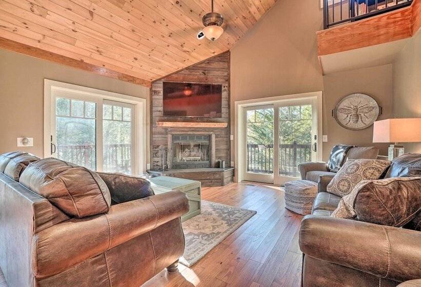 Riverfront Tallulah Falls Cabin W/ Hot Tub!