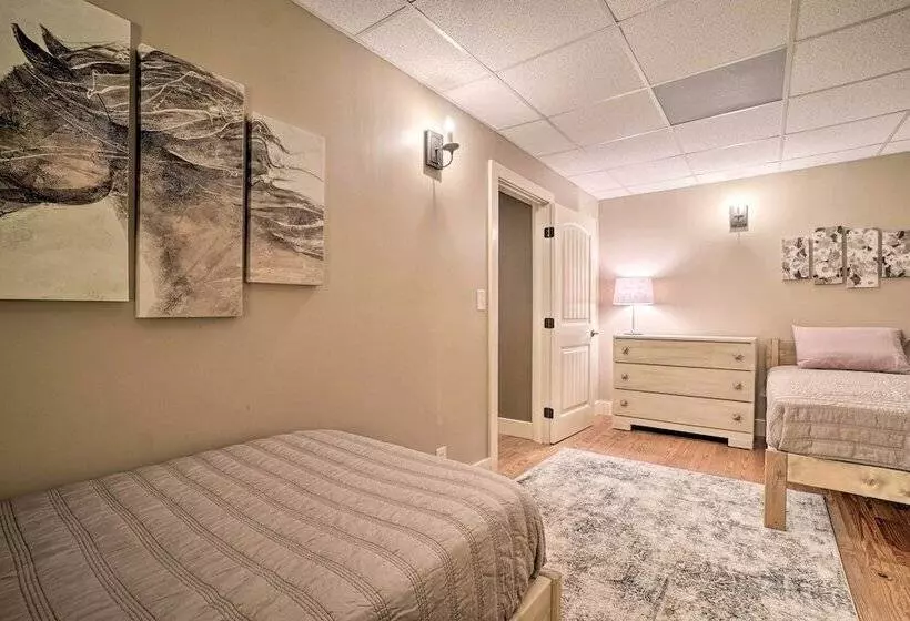 Riverfront Tallulah Falls Cabin W/ Hot Tub!