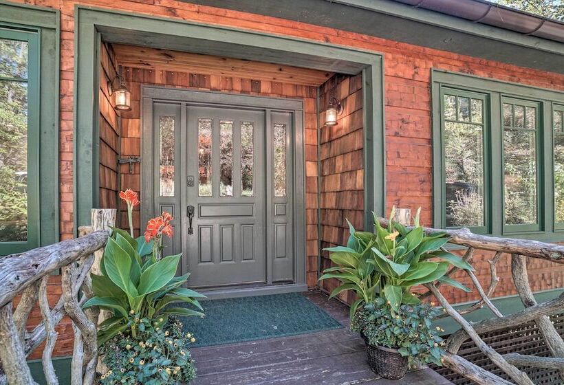 Riverfront Tallulah Falls Cabin W/ Hot Tub!