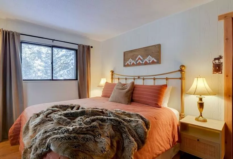 Riverside Colorado Cabin W/ Deck & Hot Tub