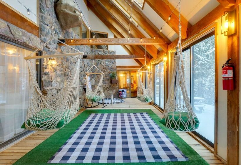 Riverside Colorado Cabin W/ Deck & Hot Tub