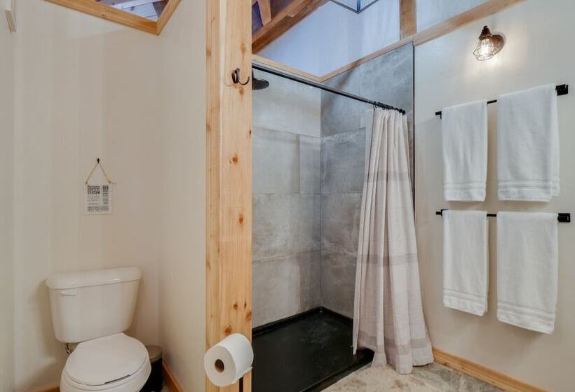 Riverside Colorado Cabin W/ Deck & Hot Tub