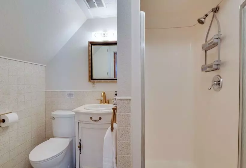 Riverside Colorado Cabin W/ Deck & Hot Tub