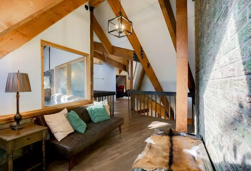 Riverside Colorado Cabin W/ Deck & Hot Tub