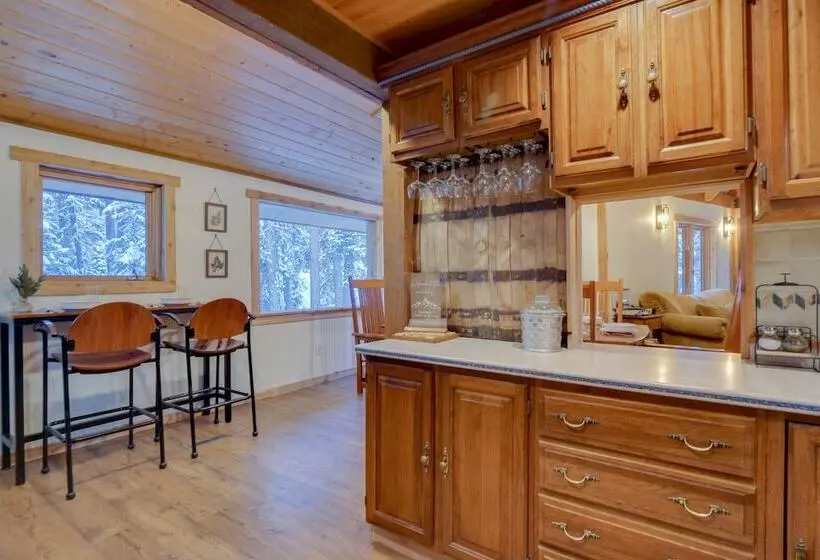 Riverside Colorado Cabin W/ Deck & Hot Tub