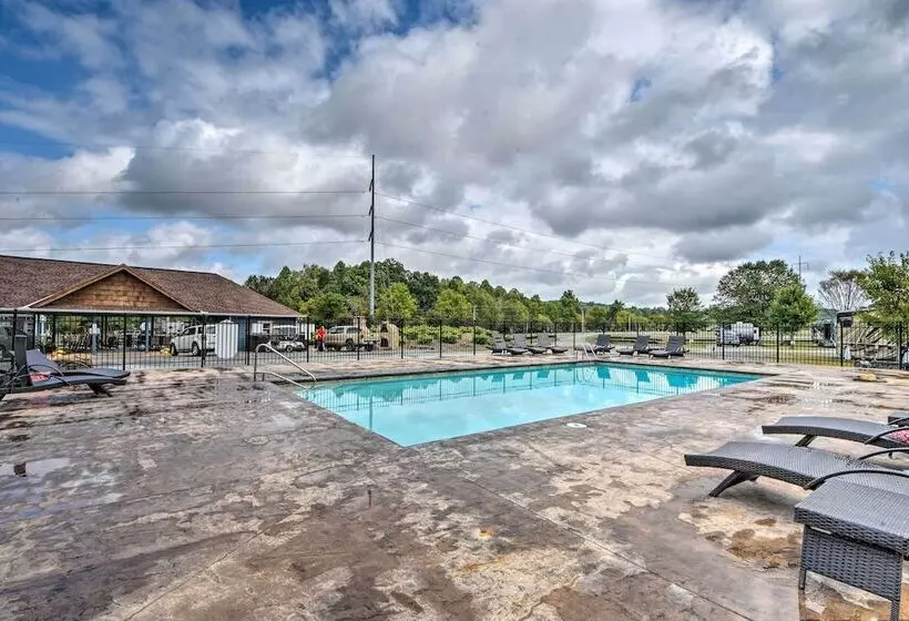 Secluded Morganton Tiny Home W/ Grills!