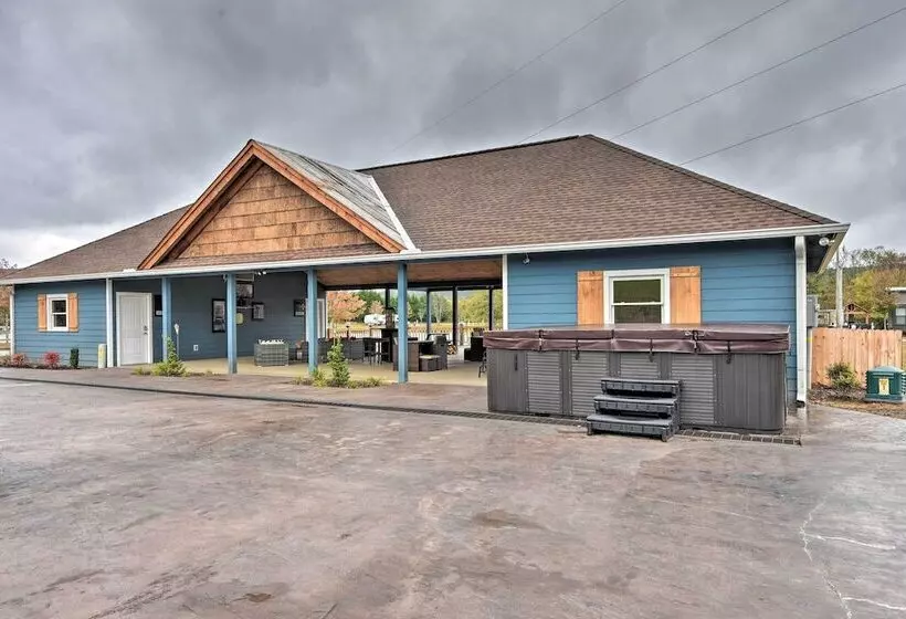 Secluded Morganton Tiny Home W/ Grills!