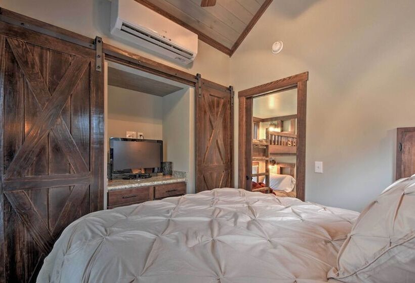 Secluded Morganton Tiny Home W/ Grills!