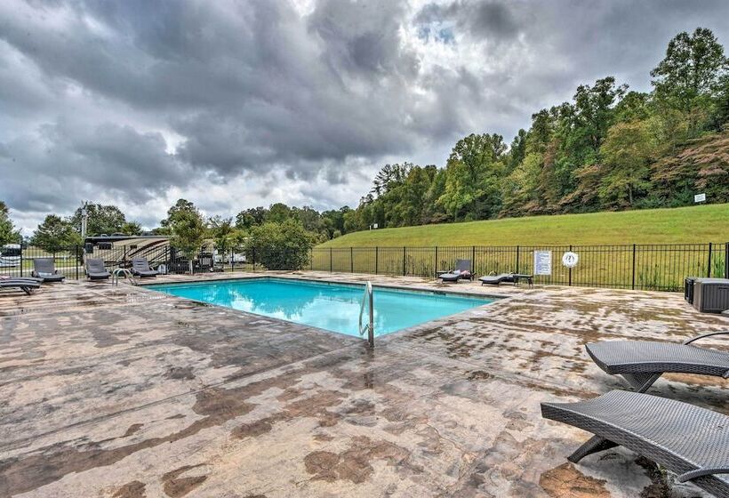 Secluded Morganton Tiny Home W/ Grills!