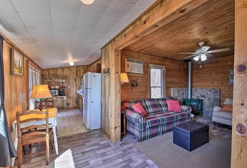 Secluded Ridgetop Hideaway W/ Valley Views!