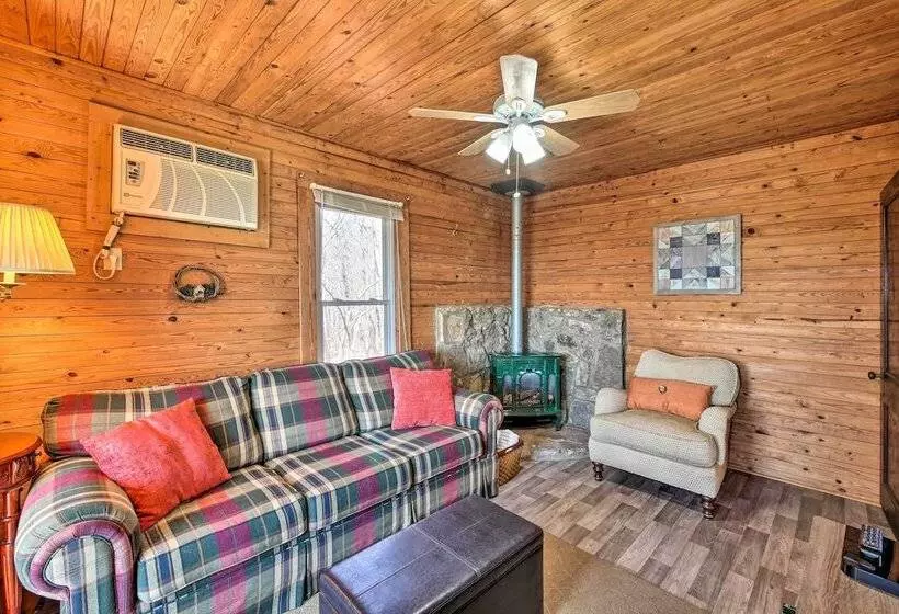 Secluded Ridgetop Hideaway W/ Valley Views!